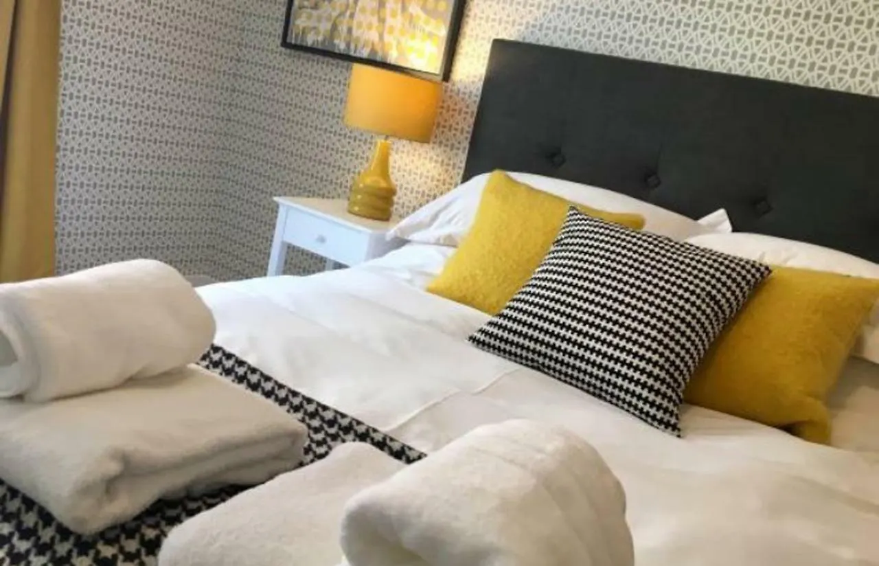 Blue River, Parking Subject To Availability York Apartment