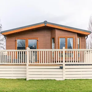Waterfall Luxmy With Hot Tub Lodge