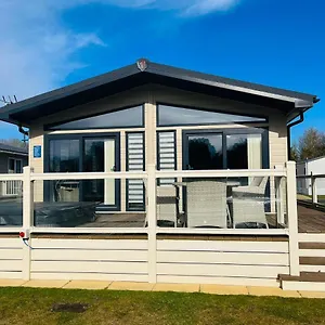 Alder With Hot Tub Lodge