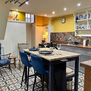 Unique Centre Couples Retreat, 1 Bed Maisonette Cardiff